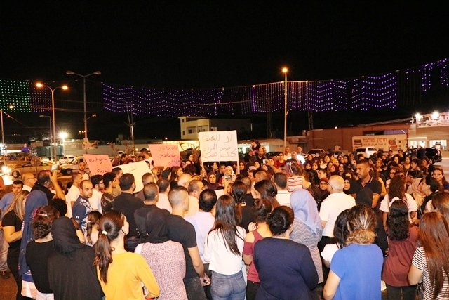 Photo of مسيرة احتجاجية  في مجد الكروم تنديدا بجريمة قتل الشابة هبة مناع
