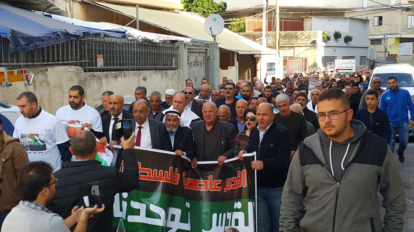 Photo of المئات يتظاهرون في الناصرة نصرة للقدس ورفضا لقرارات ترامب