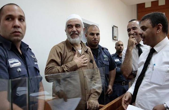 Photo of المحامي خالد زبارقة يزور الشيخ رائد صلاح في السجن ويتحدث عن ظروف اعتقاله التعسفية