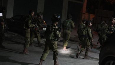 Photo of الضفة: الاحتلال يعتقل 23 فلسطينياً بينهم قيادي في “حماس”