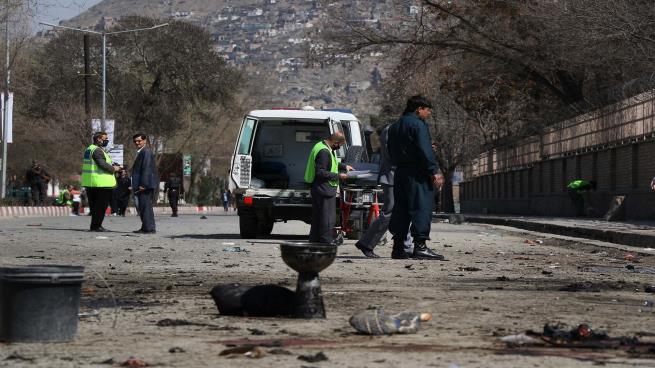 Photo of 26 قتيلاً في تفجير شرق أفغانستان… وكابول تمدد الهدنة مع “طالبان”