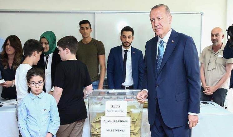 Photo of أردوغان رئيسا من الجولة الأولى وتحالفه في البرلمان يحقق الأغلبية
