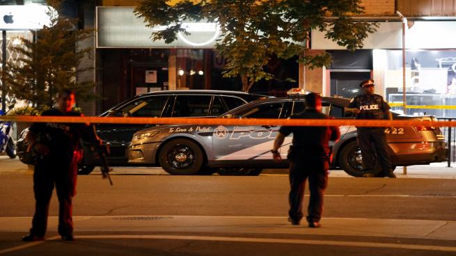 Photo of قتيلة وجرحى بإطلاق نار في تورنتو الكندية… ومقتل المسلح