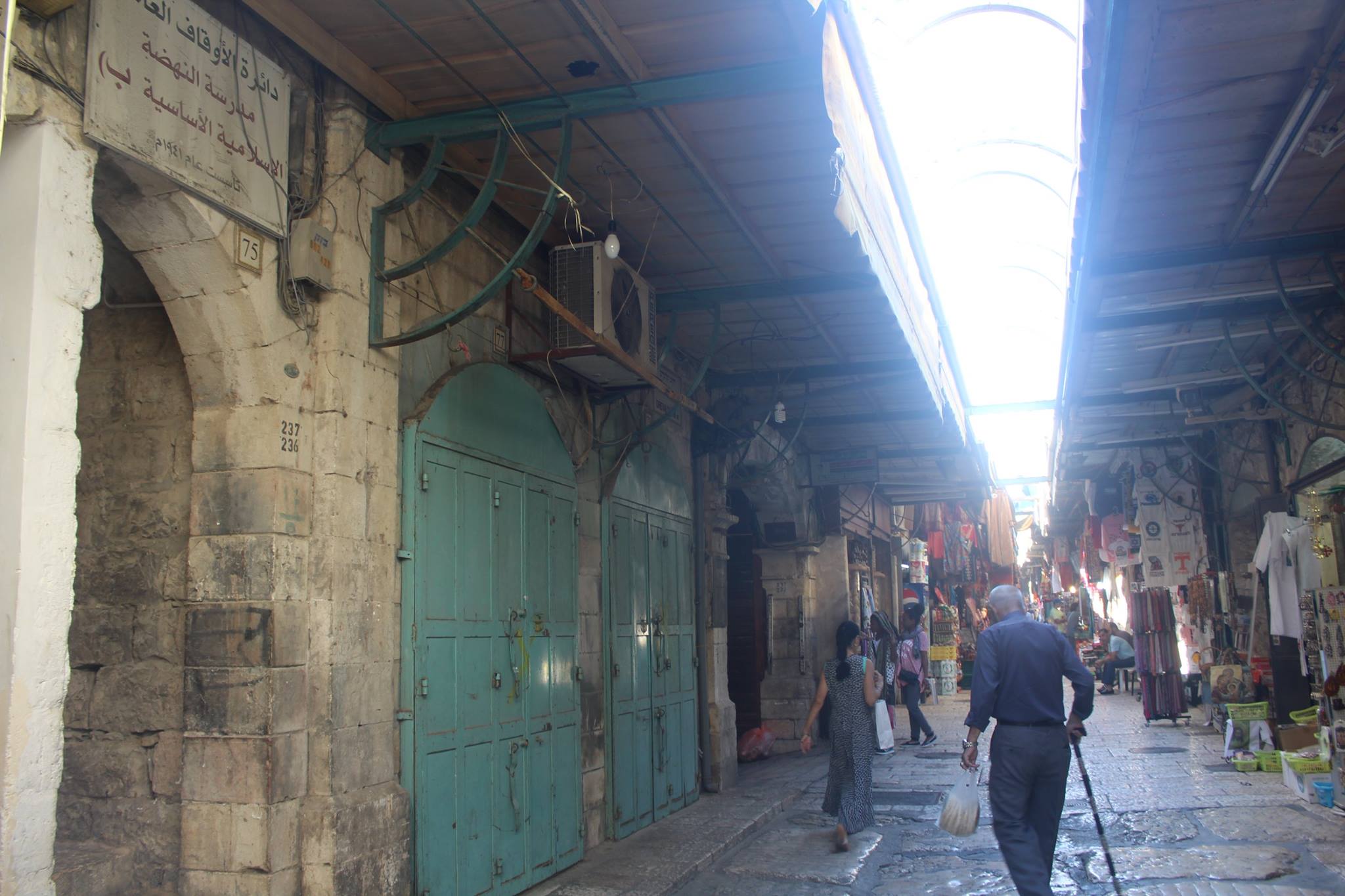 Photo of الانتقال من حي مقدسي لآخر يكلف عائلة فلسطينية فقدان إقامتها
