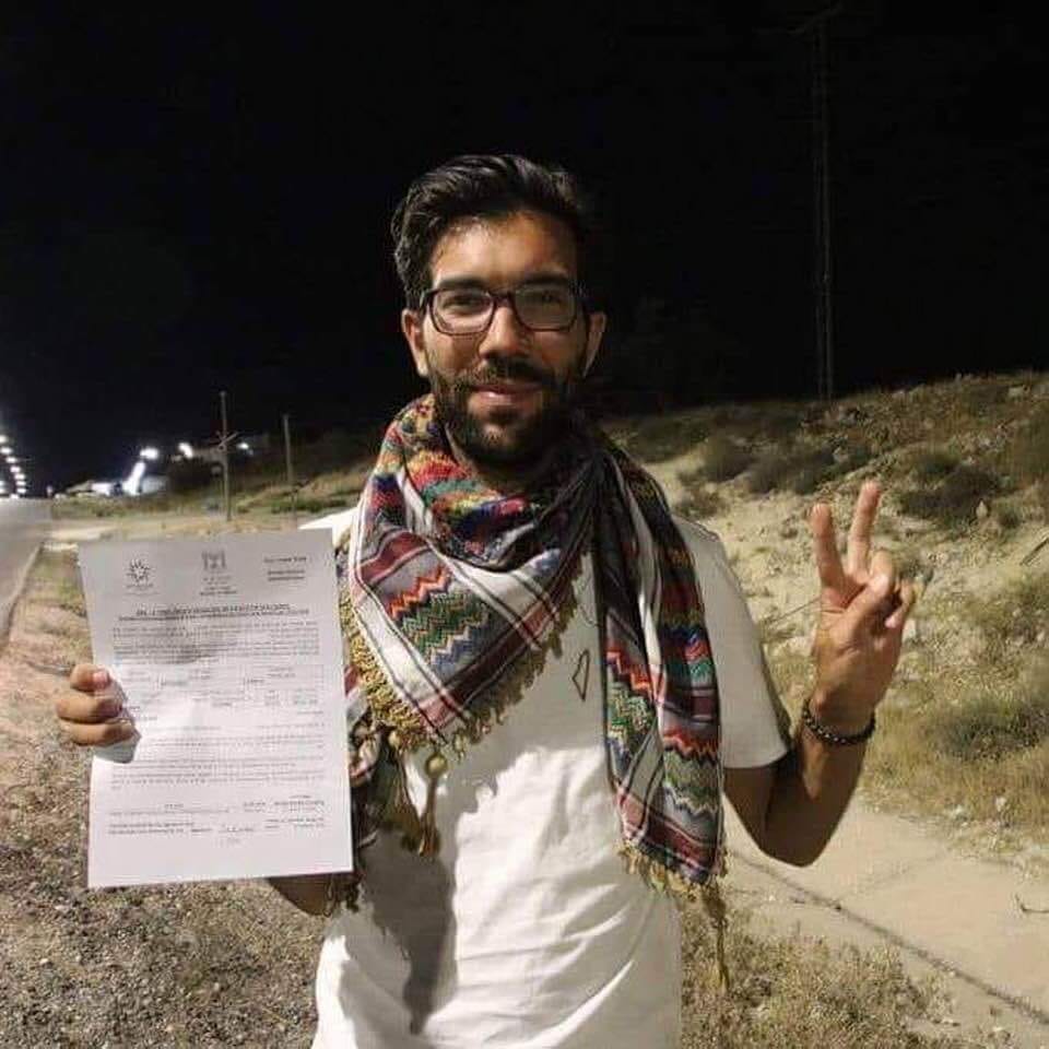 Photo of منع المتضامن لادرا من دخول فلسطين