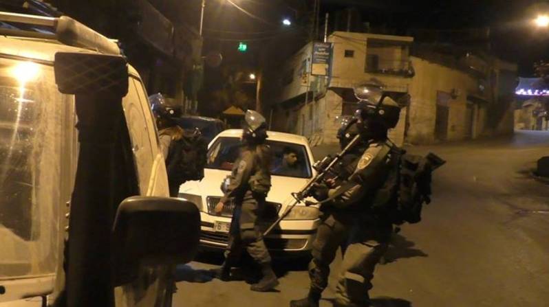 Photo of الضفة: الاحتلال يعتقل 16 مواطنا ويصادر أموالا ويزعم العثور على أسلحة