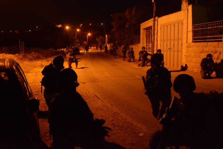 Photo of الاحتلال يعتقل 10 مواطنين من مدن الضفة
