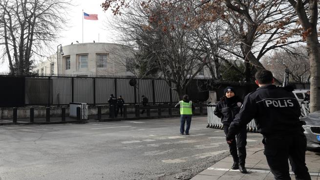 Photo of إطلاق نار على السفارة الأميركية في أنقرة من دون إصابات