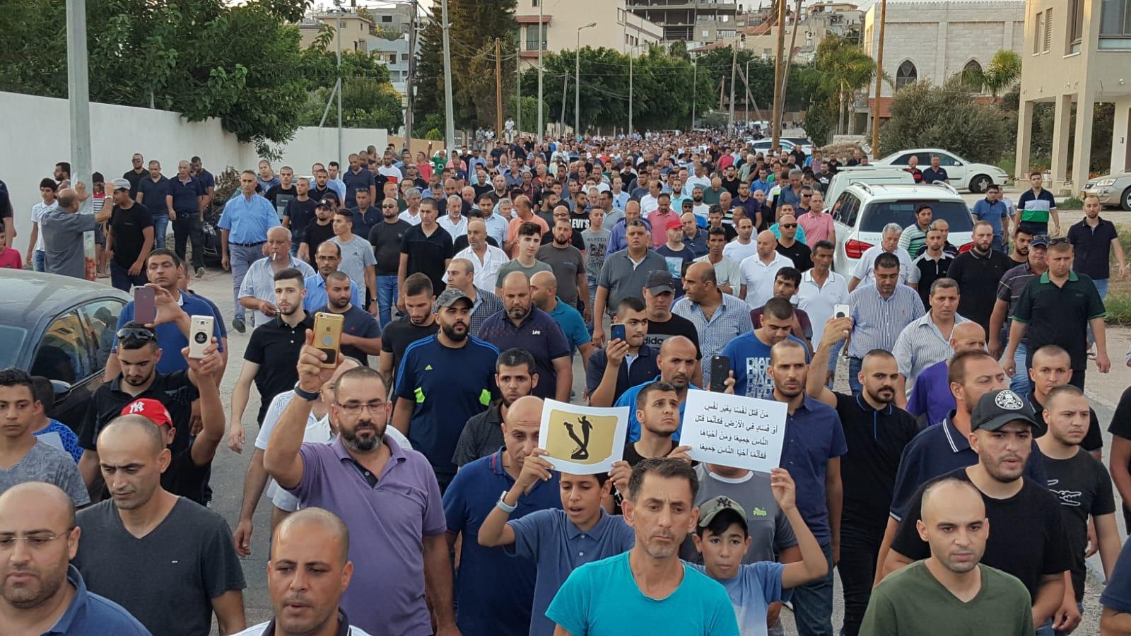 Photo of باقة الغربية: الآلاف يشيعون جثمان أحمد عثامنة ضحية جريمة القتل