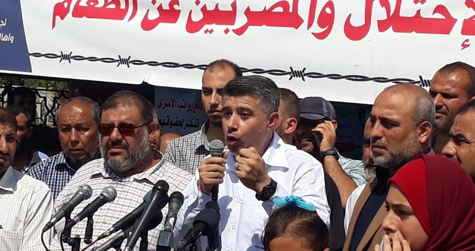 Photo of قيادي في حماس: الاحتلال يعتقل قيادات الضفة ليمرر مشاريعه الخطيرة
