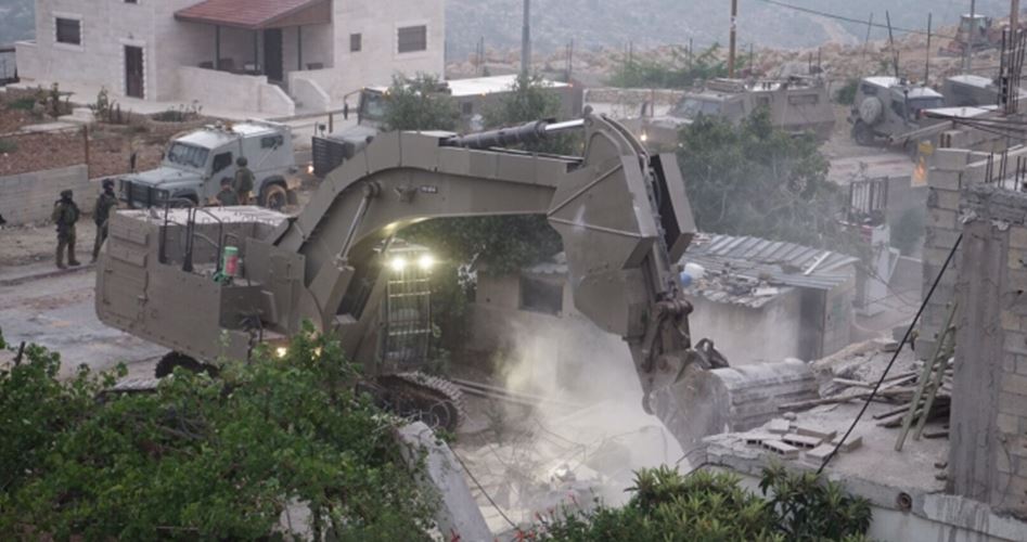 Photo of جرافات الاحتلال تهدم منزلا في القدس