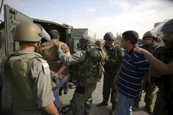 Photo of إصدار 100 أمر اعتقال إداري بحق فلسطينيين خلال أغسطس الماضي