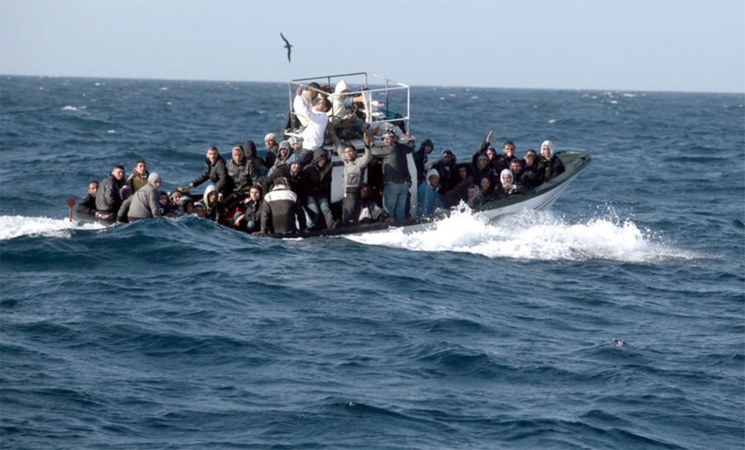 Photo of إنقاذ نحو 40 لاجئاً في حادث غرق قبالة السواحل اللبنانية