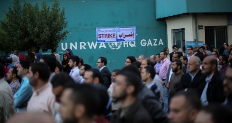Photo of إضراب شامل لمؤسسات “الأونروا” في غزة