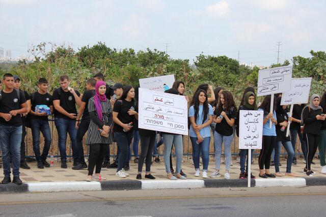 Photo of بمشاركة الطلاب والأهالي.. وقفة احتجاجية ضد العنف في جلجولية