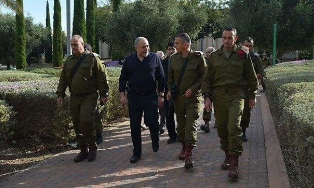 Photo of ليبرمان يدعو الوزاري المصغر لاتخاذ قرار بضرب حماس