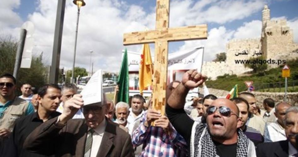 Photo of الاحتلال يعتدي على وقفة احتجاجية لمسيحيي القدس ويعتقل راهبًا