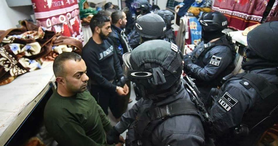 Photo of قوات الاحتلال تقتحم “نفحة” وتفرض عقوبات بحق الأسرى