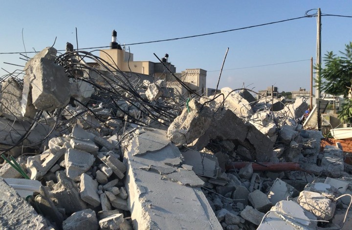 Photo of الاحتلال يهدم بناية سكنية في البيرة وسط الضفة