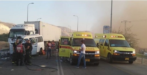 Photo of مصرع 6 اشخاص في حادث سير بغور الاردن