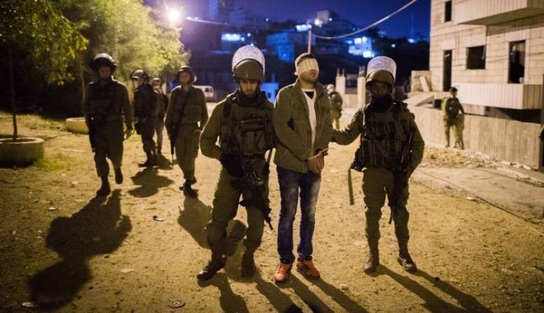 Photo of الضفة: الاحتلال يعتقل 3 مواطنين خلال حملة مداهمات