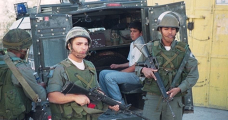 Photo of الاحتلال يعتدي على ثلاثة فتية مقدسيين خلال اعتقالهم