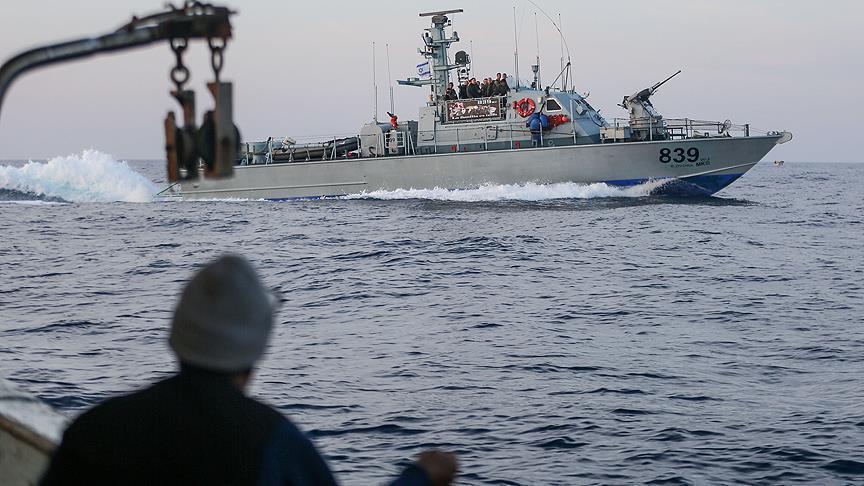 Photo of البحرية الإسرائيلية تعتقل صيادين اثنين قبالة شواطئ غزة