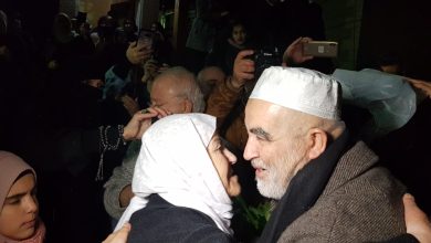 Photo of الشيخ رائد مودّعا أهالي كفركنا بعيون دامعة: كنتم وستبقون في القلب وإلى لقاء قريب بعزة الاسلام وزوال الظالمين (شاهد)