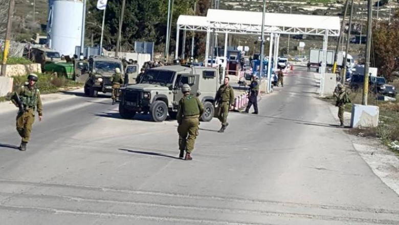 Photo of إغلاق مداخل مدينة رام الله وتشديدات عسكرية مكثفة
