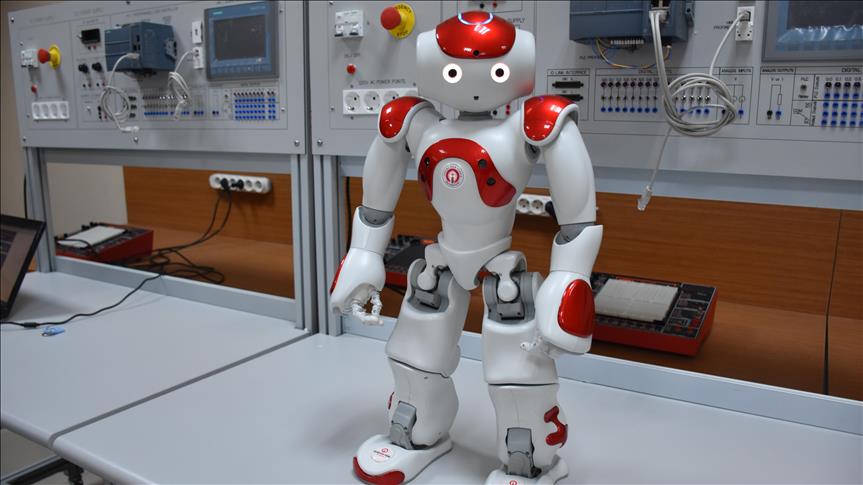 Photo of “روبوت” لتعليم اللغات الأجنبية بجامعة تركية