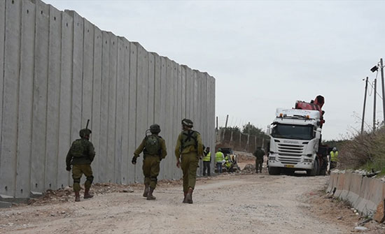 Photo of إسرائيل تتوعّد ببناء جدار على الحدود اللبنانية بعد تدمير أنفاق “حزب الله”