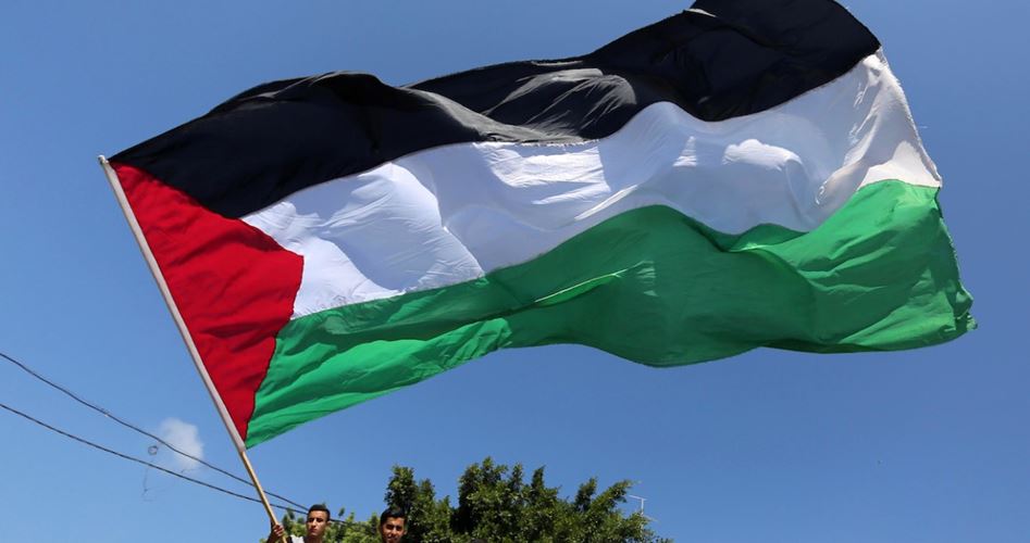 Photo of مشروع قانون إسرائيلي لمعاقبة من يرفع العلم الفلسطيني