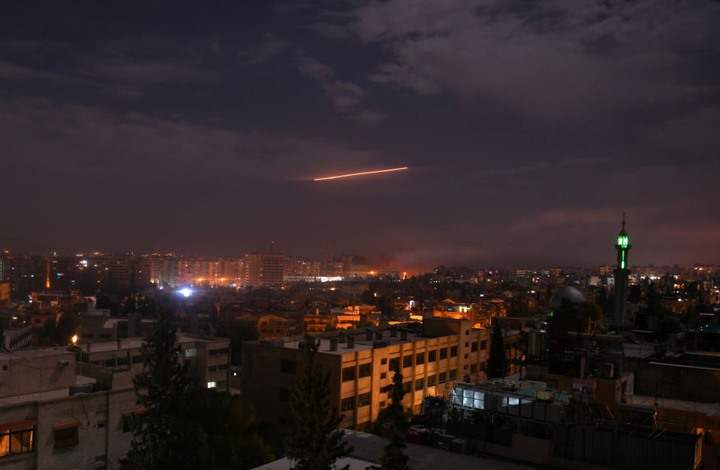 Photo of “المرصد”: 12 إيرانيا بين قتلى الغارة الإسرائيلية على دمشق