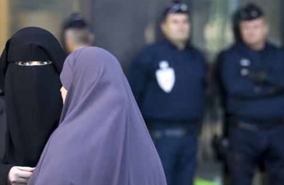 Photo of جدل بعد وصف وزيرة كندية الحجاب بأنه “رمز للاضطهاد”