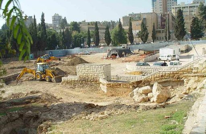 Photo of الاحتلال يجرف مقبرة مأمن الله التاريخية بالقدس المحتلة