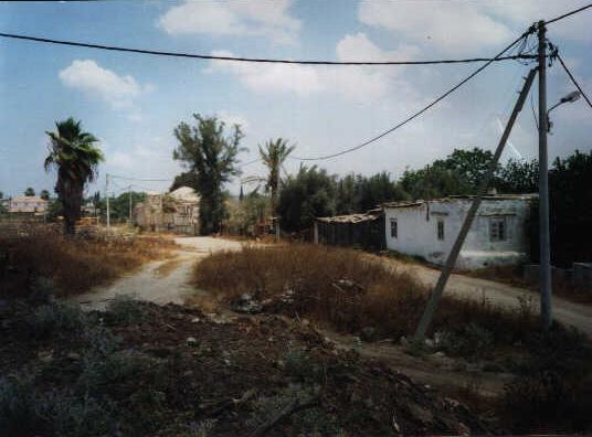 Photo of “ميزان” تقدم التماسًا للعليا لوقف انتهاك مقبرة “الزرنوقة” قضاء الرملة