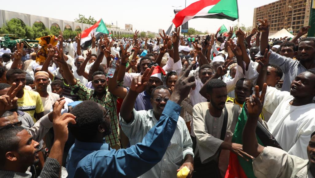 Photo of السودان.. قوى التغيير تهدد بالتصعيد الثوري والعصيان المدني