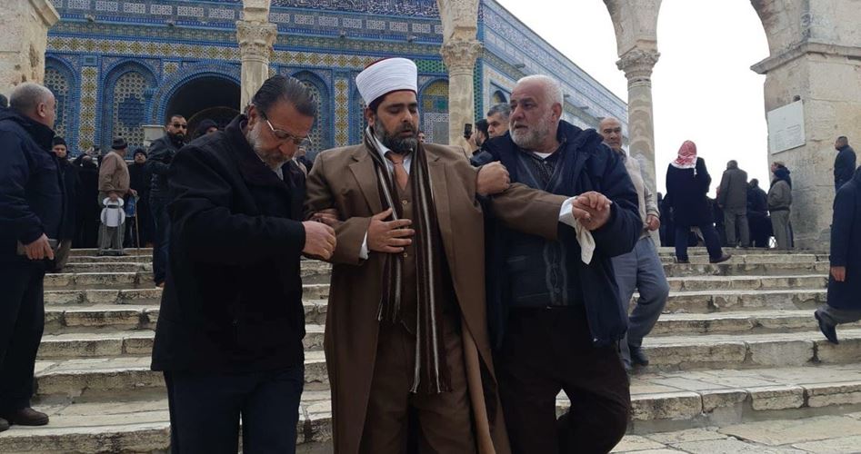 Photo of الاحتلال يستدعي مدير المسجد الأقصى للتحقيق