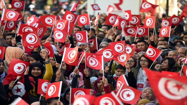 Photo of لماذا حاولت إسرائيل التشويش على الانتخابات التونسية؟