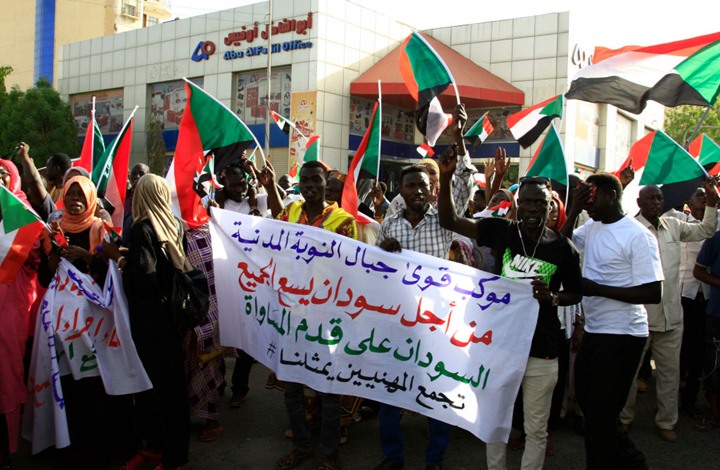 Photo of مليونية سودانية مرتقبة والجيش يتعهد بعدم إطلاق الرصاص
