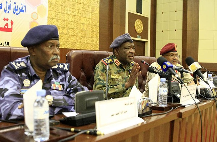 Photo of “عسكري السودان” يتمسك بأغلبية مقاعد ” المجلس السيادي”