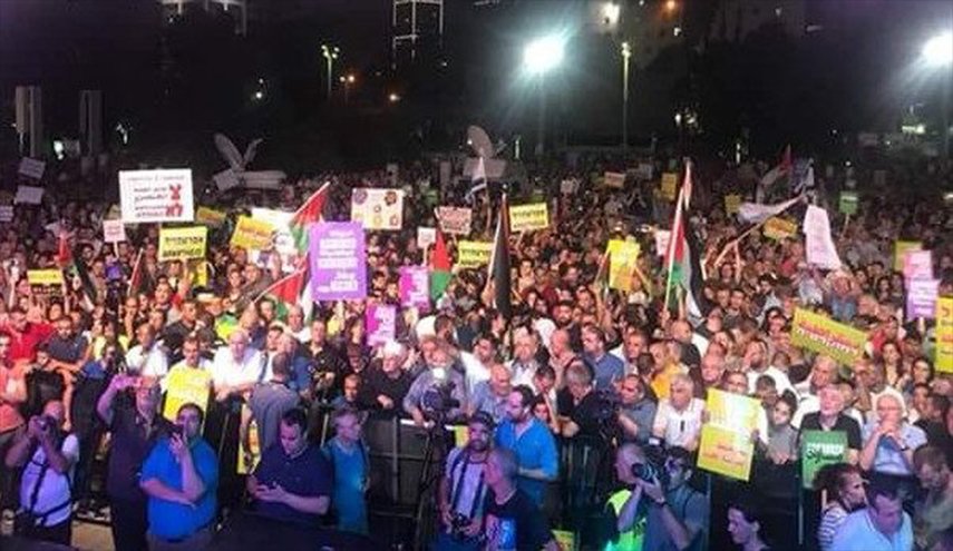 Photo of عشرات الآلاف يتظاهرون في تل أبيب ضد “حصانة نتنياهو”