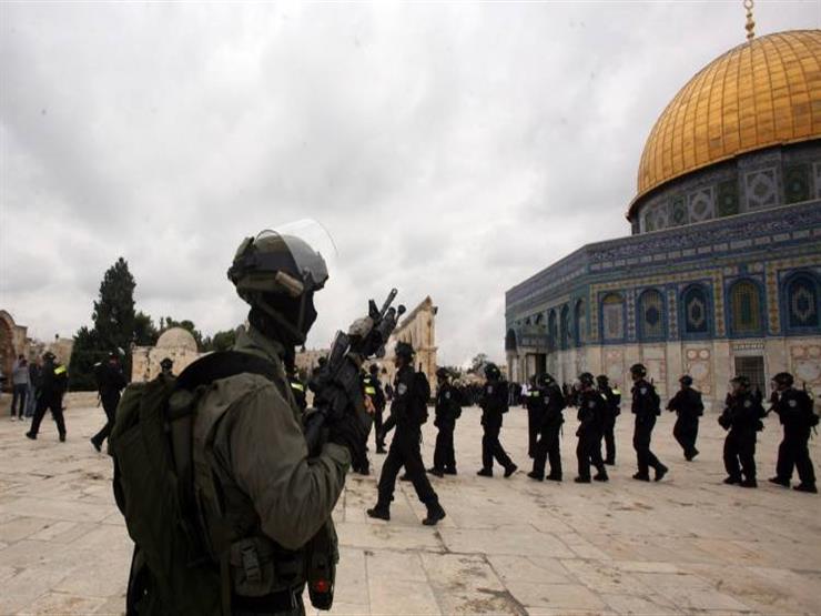Photo of الاحتلال يعتقل ثلاثة معتكفين في المسجد الأقصى