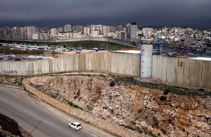 Photo of الاحتلال يشق طرقا جديدة بالضفة ستسمح بتوسيع الاستيطان