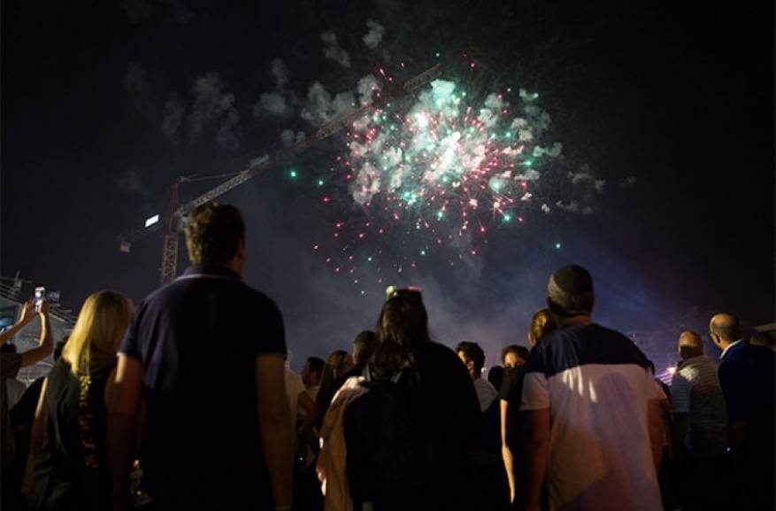 Photo of مستوطنو الغلاف يطالبون بإلغاء فقرات الألعاب النارية بالاحتفالات