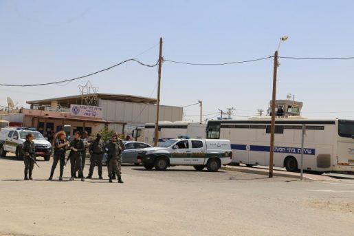 Photo of “قمع” الاحتلال يقتحم سجن عسقلان