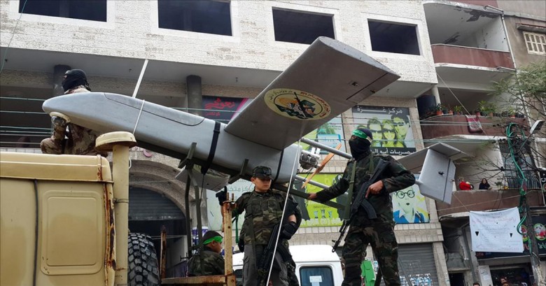 Photo of صحيفة عبرية: حماس طورت طائرة صغيرة تحمل صاروخًا برؤوس حربية مضادة للدبابات