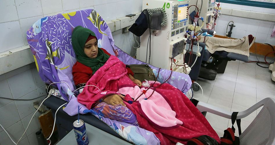 Photo of الموت يتربص بمرضى غزة بعد وصول العجز الدوائي لـ52% بفعل الحصار