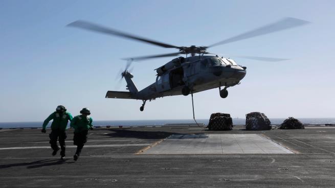 Photo of الجيش الأميركي يرسل مدمرة جديدة للخليج بعد استهداف ناقلتين في خليج عُمان