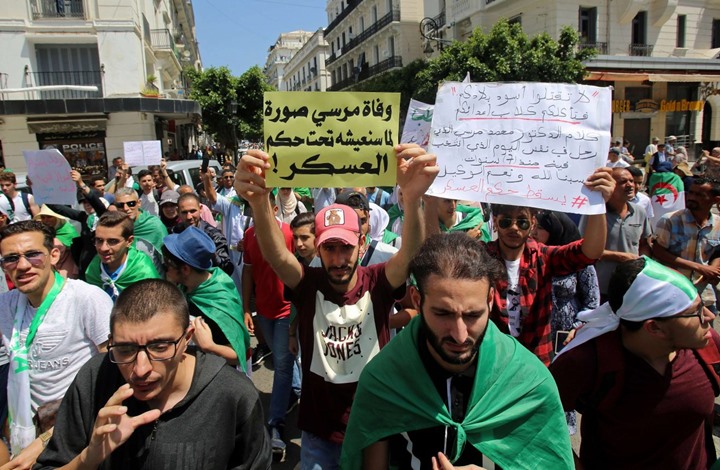 Photo of هكذا هتف الجزائريون ضد “السيسي” بتظاهرات الجمعة